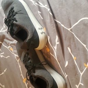Under armour men shoe 10.5 size